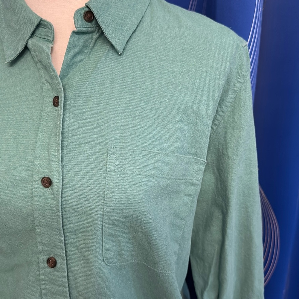 Universal Thread Green Button-Up Shirt, Relaxed Fit - Picture 2 of 4